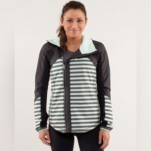 Lululemon Run: Get Up And Glow Jacket size 4